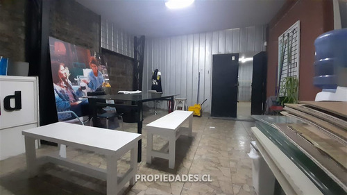 Local Comercial En Venta En Ñuñoa / Emilio Vaisse