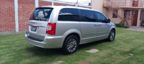 Imagen 4 de 15 de Chrysler Town & Country 2011 3.6 Touring Mt