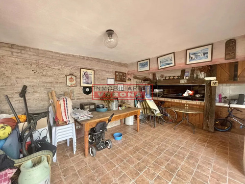 Oportunidad ! Vende Casa De 3 Dormitorios En Muy Buen Estado, Playa Mansa - Punta Del Este
