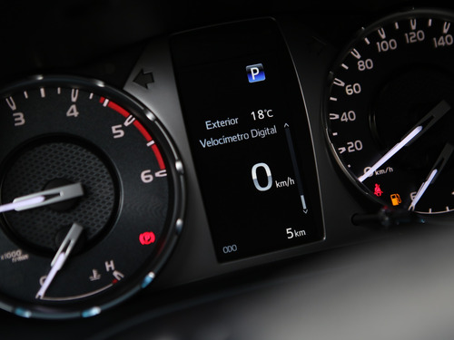 Toyota Hilux 2.8 D-4D TURBO DIESEL CD SRX PLUS 4X4 AUTOMÁTICO