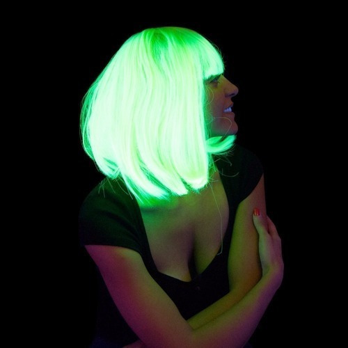 Peluca Lacia Corta Luminosa Glow (brilla Verde Con Luz Uv) Color Luminica