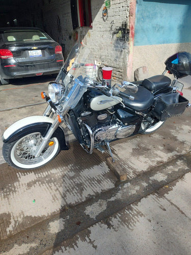 Colo Negro Con Blanco Llantas Cara Blanca Jalando Muy Bien
