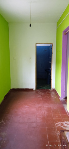 Dos Casas En Venta A Una Cuadra De Av. Garzón.