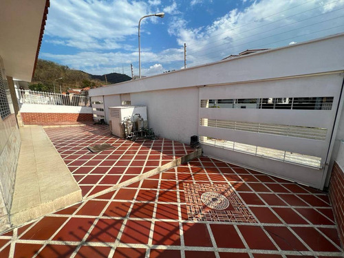 Imagen 3 de 14 de Casa En Venta En Urb Trigal Norte 224mts Alexandra Ramírez 0414-704-1922