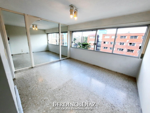 Imagen 14 de 20 de Apartamento Frente Al Mar En Playa Mansa De Punta Del Este- Ref: 1007