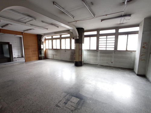 Imagen 3 de 15 de Oficina -sobre 18 De Julio, Excelente Piso Con Varias Oficinas O Locales Comerciales! Al Lado Torre Del Gaucho.