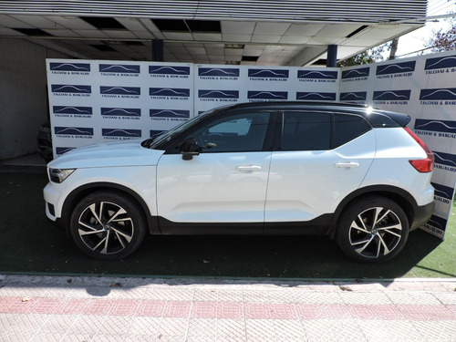 Volvo XC40 T5 R-design