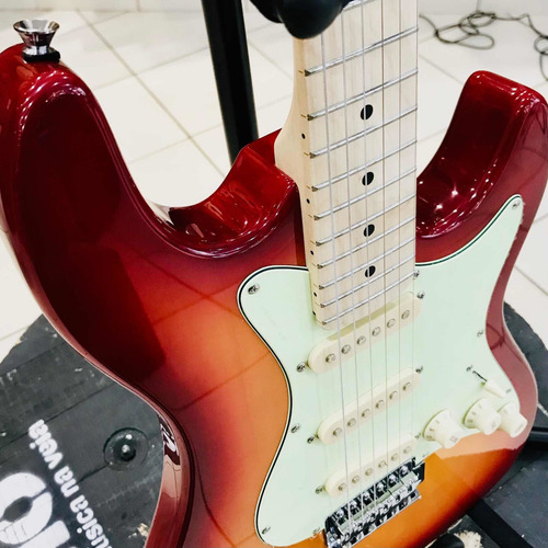 Imagem 3 de 6 de Guitarra Stratocaster Strinberg Sts 100 Cherryburst