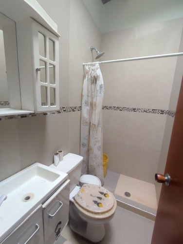 Imagen 17 de 25 de Amplió Town House En Llano Alto