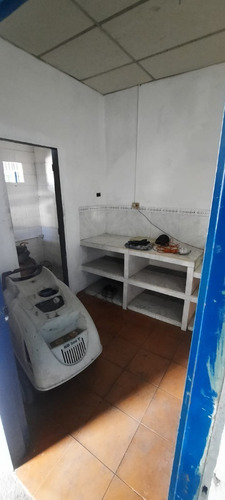 Imagen 22 de 24 de En Alquiler Amplio Y Comodo Galpon, Ubicado En La Av Intercomunal, Calle Cerrada.