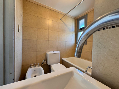 Venta - Un Dormitorio, 40 M2, Con Balcón, Al Noroeste. Terraza Común Con Parrillero (alquilado)
