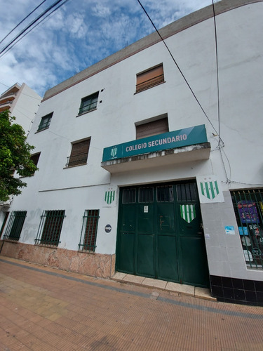 Banfield.- Colegio En Alquiler Frente A La Estacion