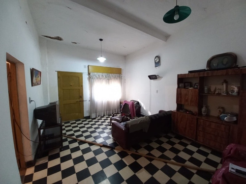 Imagen 4 de 8 de Venta De Casa Con Fondo Libre!!