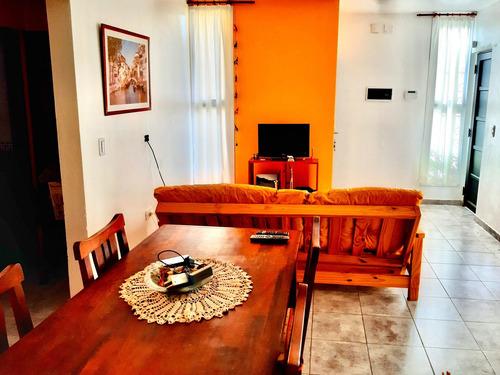 Casa En Venta En La Plata, 2 Dormitorios Y Galpón