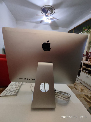 Apple iMac 21,5'' I5 1tb + 8gb Ram 2017 (Usado)