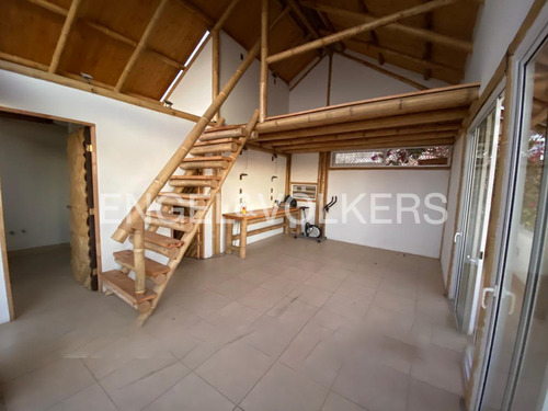 Moderna Casa En Jardines Del Sur Con 272 M2 Útiles