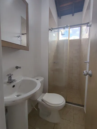 Casa En Arriendo En Prados Del Este. Cod A21497