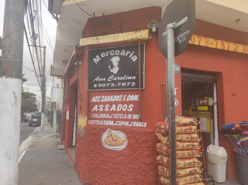 Mercado Com Espaço De Restaurante