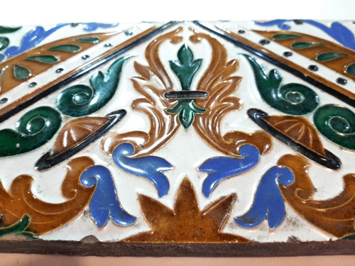 Imagen 2 de 5 de Antiguo Mayólica Azulejo Arista Y Relieve 7630