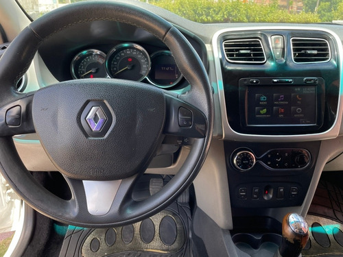 Imagen 14 de 18 de Renault Logan 2015 1.6 Privilége (( Gl Motors )) Financiamos
