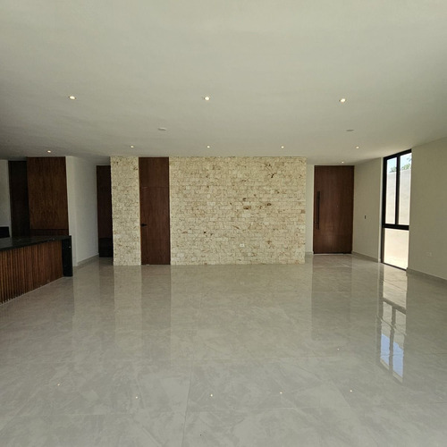 Casa En Venta En Privada Residencial Alura, Cholul.