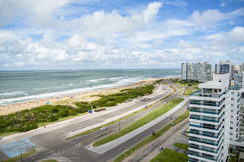 Departamento Con Agradable Vista En Edificio Tiburón