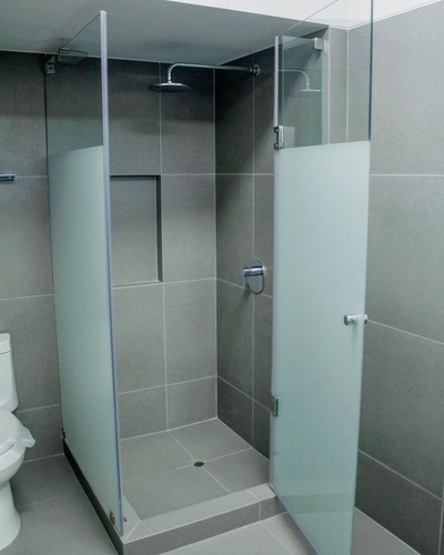 Imagen 4 de 10 de Puertas De Vidrio Templado