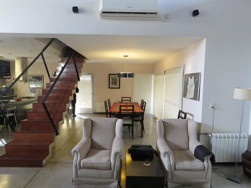 Casa De 4 Dormitorios En Venta - Pileta - Hostal Del Sol - San Eduardo - Aldea