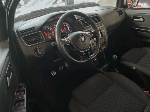 Imagem 4 de 13 de Volkswagen Crossfox 1.6 16v 2015