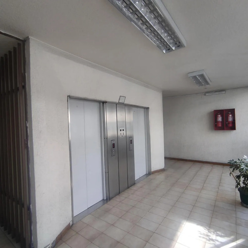 Arriendo Oficina De Planta Libre De 30m2 En Sector Prat