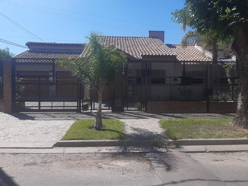 Casa De 4 Ambientes Y 2 Baños