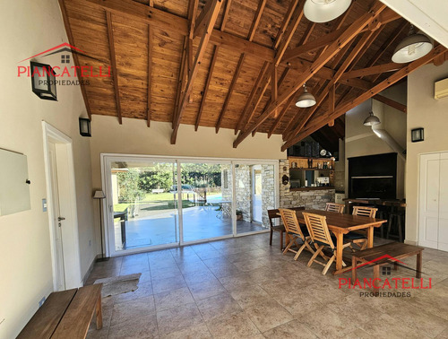 Venta De Casa En San Barrio San Patricio Con Hermoso Parque
