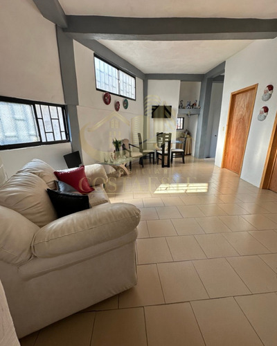 Casa En Venta Ubicada En Macuto, El Teleférico Ref 2627