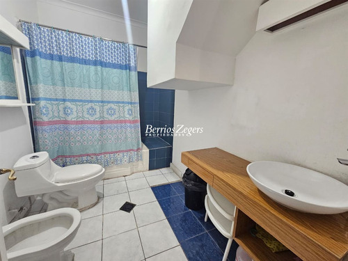 Casa En Venta 5 Dormitorios, Estar, Cercana A Metro En Ñuñoa