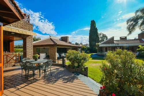 Imagen 5 de 30 de Venta Imponente Casa De 4 Dormitorios Enorme Jardin - Rosario, Santa Fe.