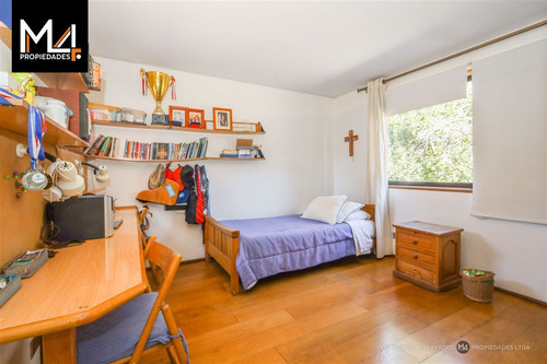 Casa En Venta De 5 Dorm. En Las Condes
