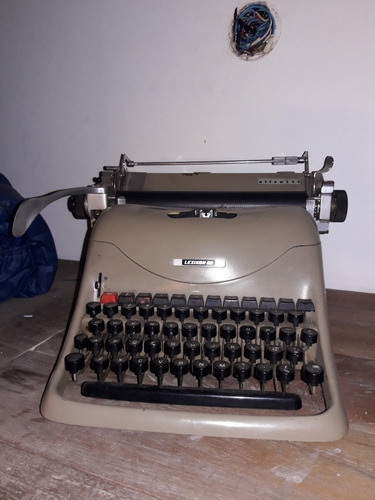 Maquina De Escribir Olivetti  Lexiton 80. 