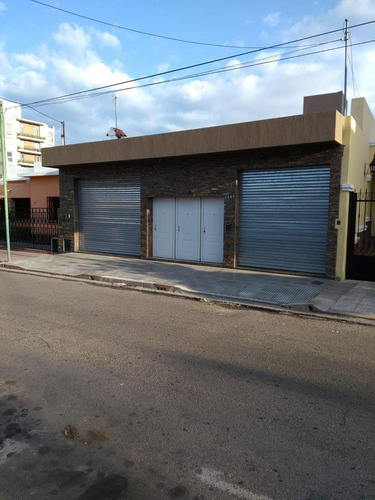 Casa En Venta - 4 Dormitorios 3 Baños - Local - 257mts2 - San Luis