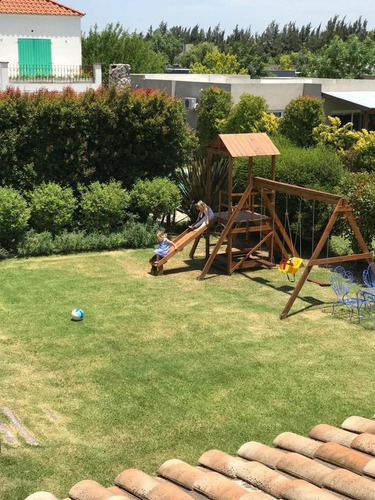 Casa En Venta De 3 Dormitorios En Barrio Privado La Comarca, Sobre Corredor Bancalari.