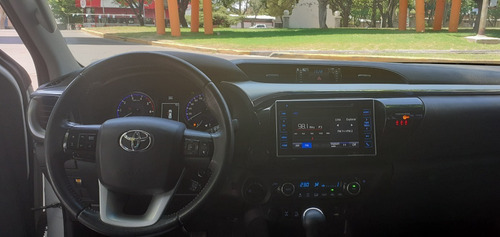 Imagen 9 de 11 de Toyota Hilux 4x4 D/c Srv 2.8 Tdi 6 M/t