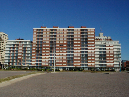Frente Al Mar Con Excelente Vista, Terraza Y Garage