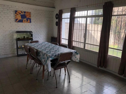 Casa En Venta - 2 Dormitorios 1 Baño - 200mts2 - Castelar