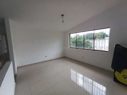 Casa En Venta En Colinas De Guataparo Valencia Mm Carabobo Con Patio Jardin Vigilancia Y Agua De Manantial