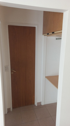 Departamento De 2 Ambientes En Pleno Centro Comercial De Flores - Nuevo Wp De Contacto 1137868438!