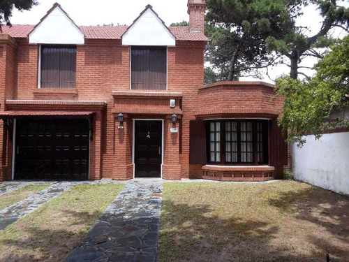 Imagen 1 de 14 de Chalet Amplio En Barrio Norte