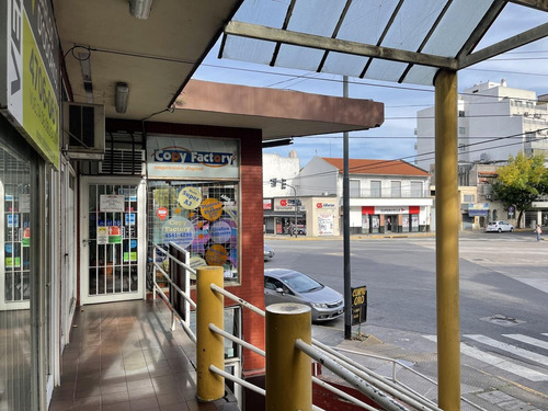 Imagen 10 de 12 de Venta Local - Saavedra