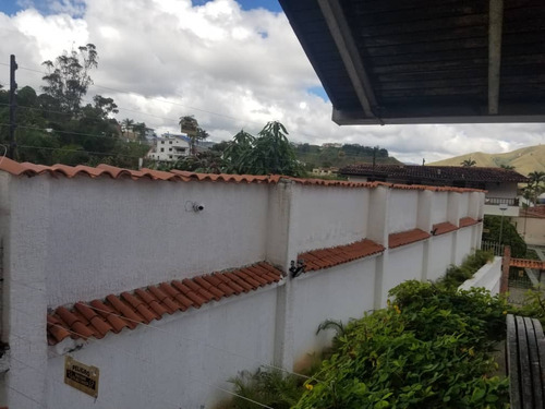 Venta De Excelente Casa Ubicada En Colinas De Carrizal Los Teques Yc