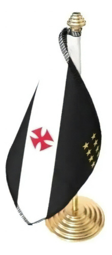 Bandera de Río de Janeiro y mesa de Vasco Da Gama con mástil
