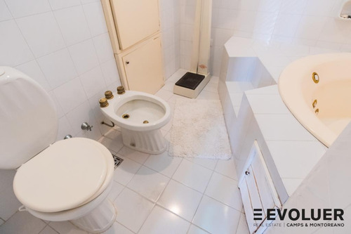 Magnífica Casa De Estilo Para Vivienda, Oficinas O Desarrollo En Barrio Norte