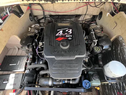 Regal 2150 Cuddy Mercruiser 4.3 V6 220 Hp